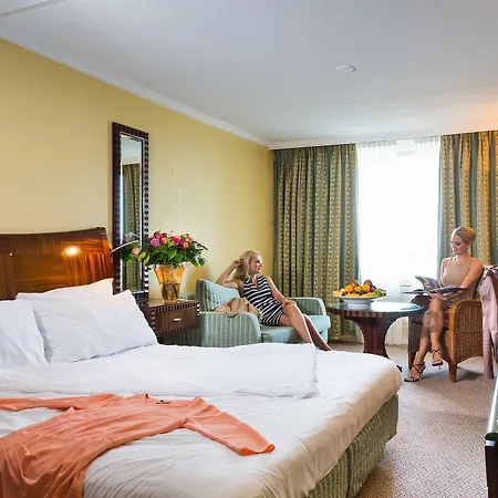 Beach Hotel Noordwijk 4*