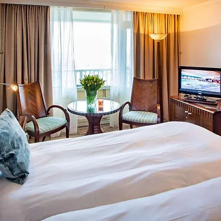 Beach Hotel Noordwijk 4*